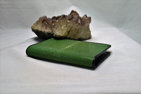 Genuine stingray passport cover color: 'leaf green'