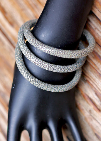 STINGRAY BRACELET "dark grey" color with magnetic catch