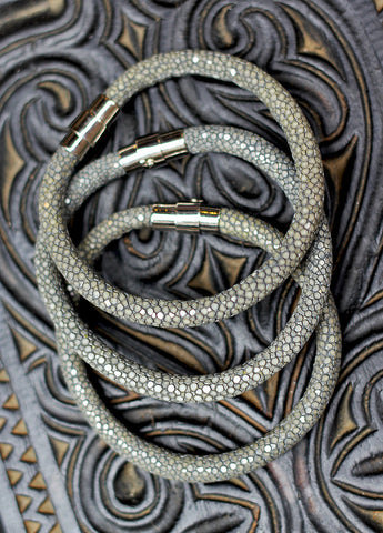 STINGRAY BRACELET "dark grey" color with magnetic catch