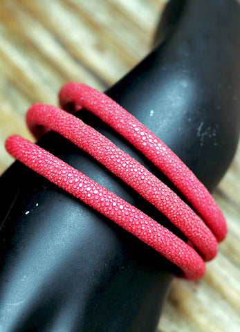 STINGRAY BRACELET "pink bubble gum" color with magnetic cuff