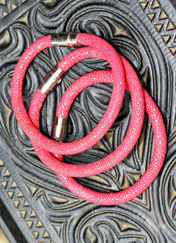 STINGRAY BRACELET "pink bubble gum" color with magnetic cuff