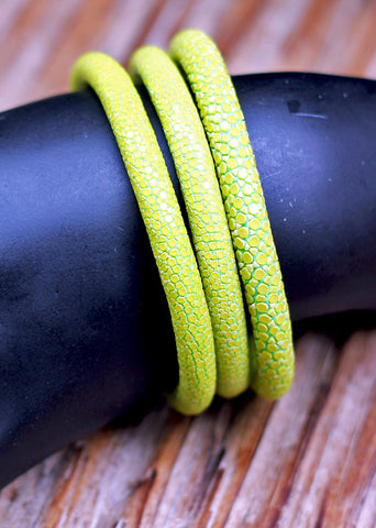 STINGRAY BRACELET "mat fluo green" color with magnetic cuff