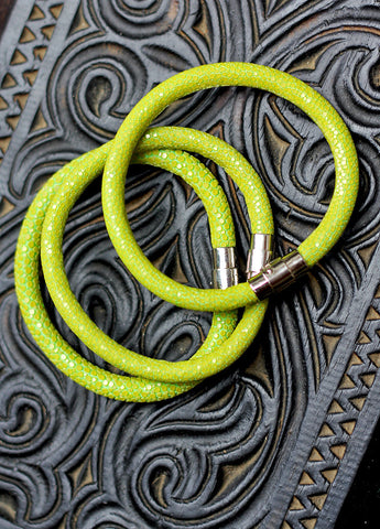 STINGRAY BRACELET "mat fluo green" color with magnetic cuff