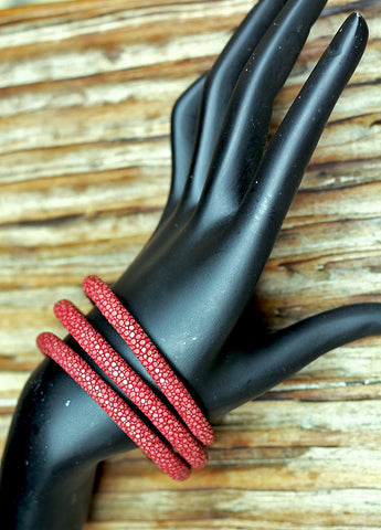 STINGRAY BRACELET "strawberry" color with magnetic catch
