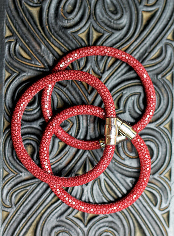 STINGRAY BRACELET "strawberry" color with magnetic catch