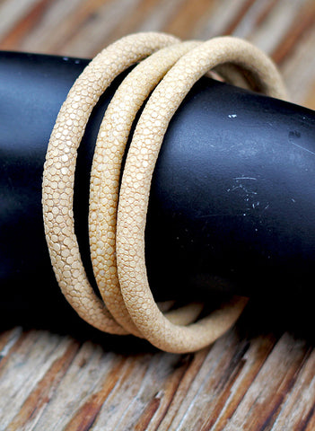 STINGRAY BRACELET "creamy skin" color with magnetic catch