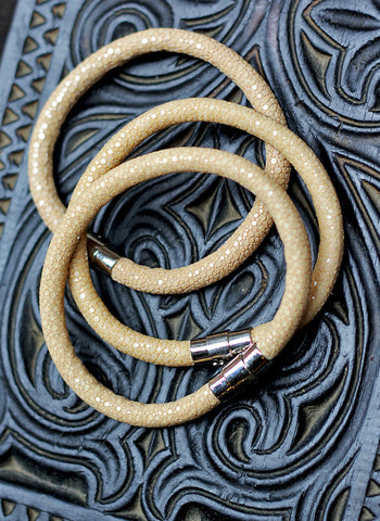STINGRAY BRACELET "creamy skin" color with magnetic catch