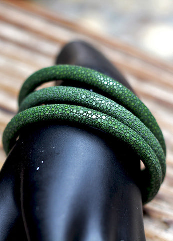 STINGRAY BRACELET "dark bottle green" color with magnetic catch