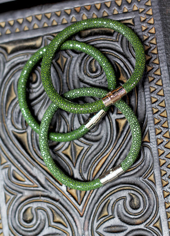 STINGRAY BRACELET "dark bottle green" color with magnetic catch