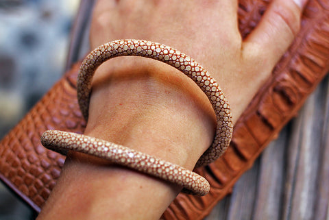 STINGRAY BRACELET "light brown" color with magnetic cuff