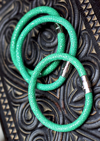 STINGRAY BRACELET "malachite green" color with magnetic cuff