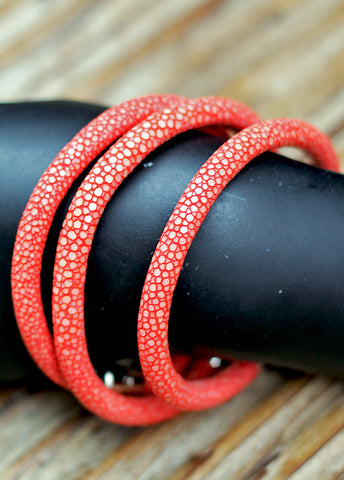 STINGRAY BRACELET "pink tangerine" color with magnetic cuff