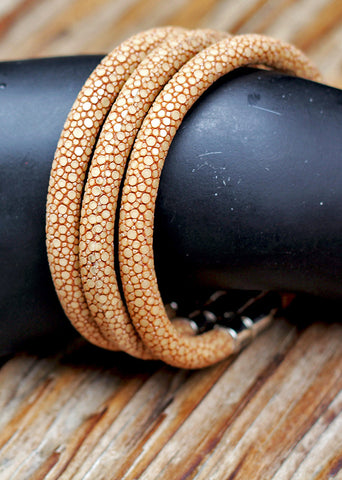STINGRAY BRACELET "sandy brown" color with magnetic catch