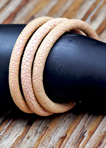 STINGRAY BRACELET "soft pink" color with magnetic catch