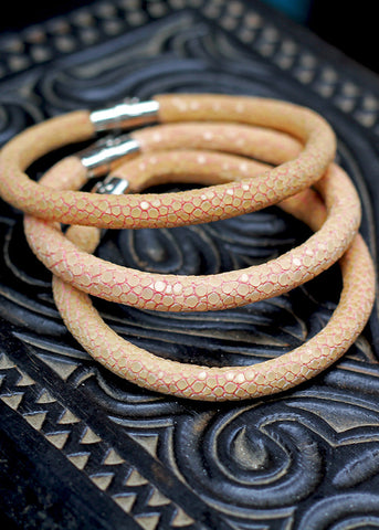 STINGRAY BRACELET "soft pink" color with magnetic catch